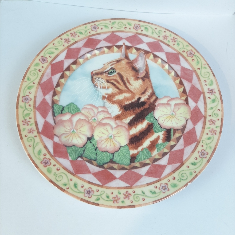 🔥Andrea by Sadek The Meow Collection CollectorsPlate (Small Chip On Back)
